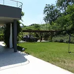 Architetti Piemonte, Entire Private With Infinity Pool And Poolhouse, 5 Bedroom, Six Bathroom Perfect For Families And Friends * Calamandrana