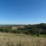 Architetti Piemonte, Entire Private With Infinity Pool And Poolhouse, 5 Bedroom, Six Bathroom Perfect For Families And Friends וילה Calamandrana