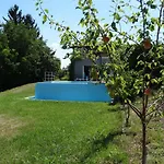 Villa Architetti Piemonte, Entire Private With Infinity Pool And Poolhouse, 5 Bedroom, Six Bathroom Perfect For Families And Friends Calamandrana
