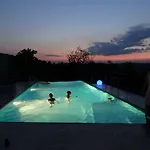 Architetti Piemonte, Entire Private With Infinity Pool And Poolhouse, 5 Bedroom, Six Bathroom Perfect For Families And Friends וילה *