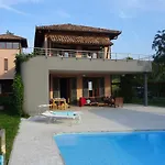 Architetti Piemonte, Entire Private With Infinity Pool And Poolhouse, 5 Bedroom, Six Bathroom Perfect For Families And Friends Villa Calamandrana