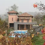 Architetti Piemonte, Entire Private With Infinity Pool And Poolhouse, 5 Bedroom, Six Bathroom Perfect For Families And Friends