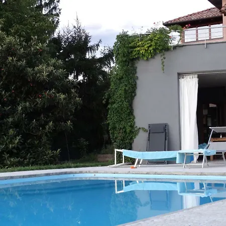 Architetti Piemonte, Entire Private With Infinity Pool And Poolhouse, 5 Bedroom, Six Bathroom Perfect For Families And Friends 빌라 칼라만드라나