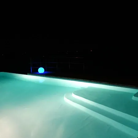 Villa Architetti Piemonte, Entire Private With Infinity Pool And Poolhouse, 5 Bedroom, Six Bathroom Perfect For Families And Friends *