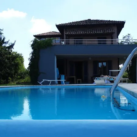 Architetti Piemonte, Entire Private With Infinity Pool And Poolhouse, 5 Bedroom, Six Bathroom Perfect For Families And Friends Villa *