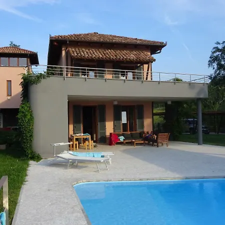 Architetti Piemonte: Private Luxury With Infinity Pool Villa Calamandrana