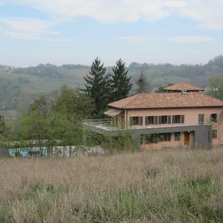 Architetti Piemonte, Entire Private With Infinity Pool And Poolhouse, 5 Bedroom, Six Bathroom Perfect For Families And Friends * Calamandrana